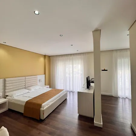 Hotel Maxi