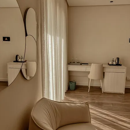 Maxi Hotel *