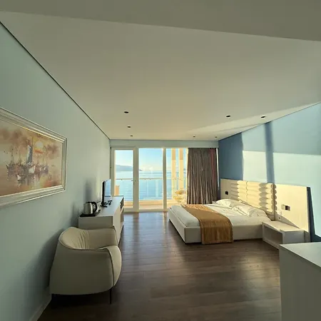 Hotel Maxi *