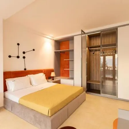 Maxi Hotel *