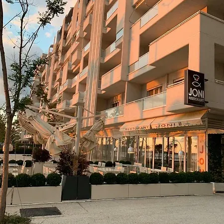 Hotel Maxi *
