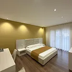 Maxi Ξενοδοχείο Vlorë