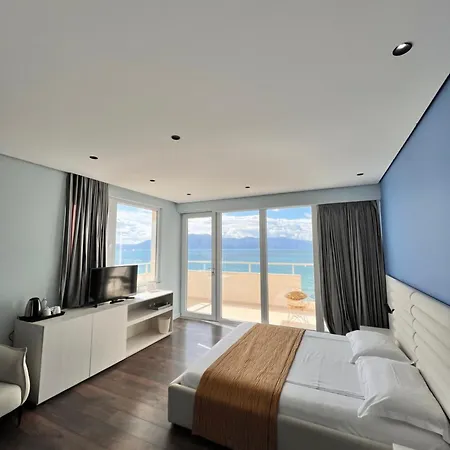 Mini Hotel&maxi *