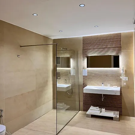 Maxi Ξενοδοχείο *