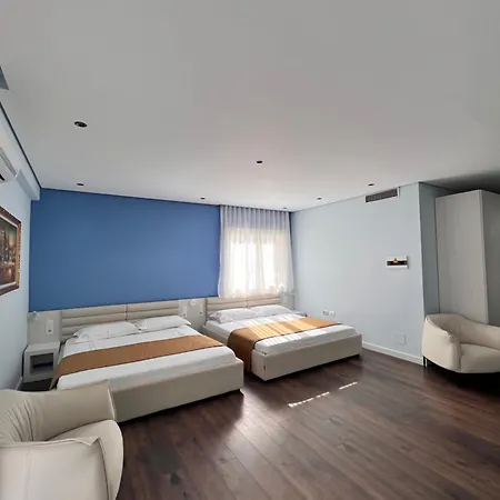 Mini Hotel&maxi *