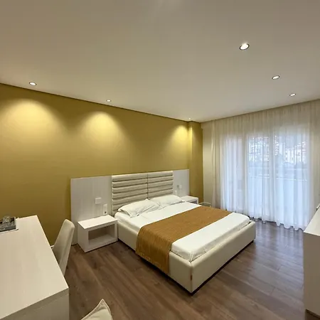 Maxi فندق فلورا