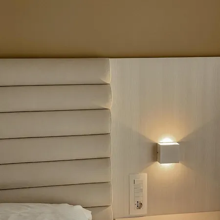 Maxi فندق فلورا